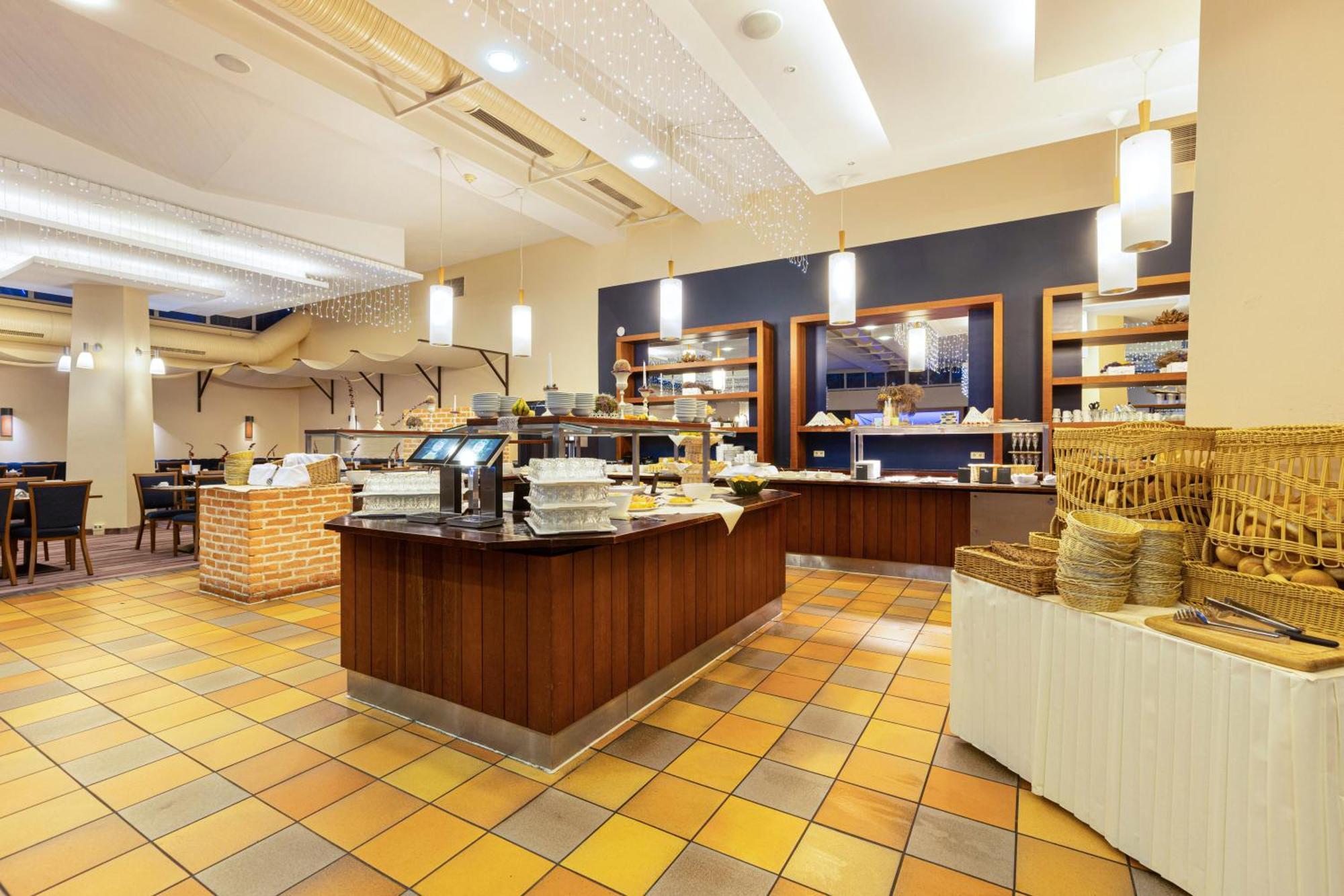 Ifa吕根岛度假酒店 宾茨 外观 照片
